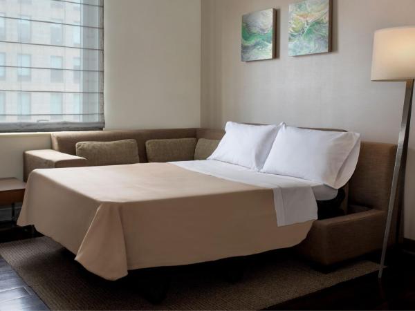 Element Boston Seaport District : photo 3 de la chambre suite 1 chambre lit king-size avec canapé-lit