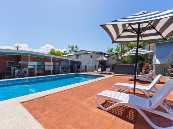 Caravella Backpackers : photo 3 de la chambre chambre double avec salle de bains commune