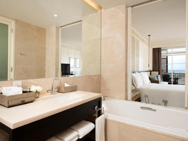 InterContinental Hua Hin Resort, an IHG Hotel : photo 3 de la chambre chambre king classique avec vue sur l'océan.