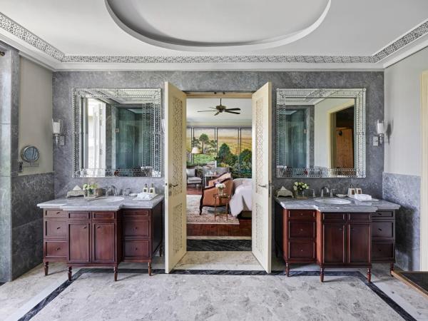 Raffles Udaipur : photo 5 de la chambre raffles presidential suite - complimentary 01 bottle of house wine upon arrival, butler on call, 15% discount on food & soft beverage and spa, 4 pieces laundry once per stay