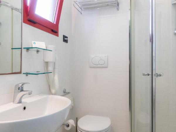 Hotel Nobel : photo 5 de la chambre chambre double ou lits jumeaux deluxe avec balcon