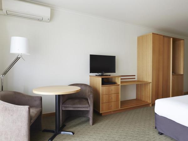 Bay Beach Motel : photo 3 de la chambre chambre triple avec balcon - rez-de-chaussée