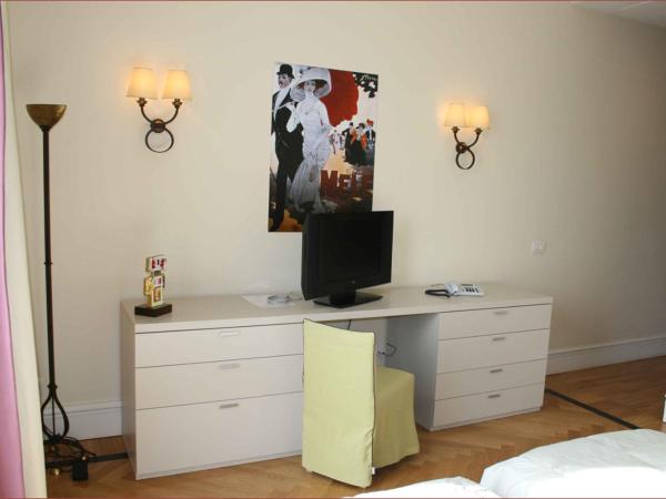 Residence gli Angioini srl : photo 3 de la chambre studio lit king-size deluxe