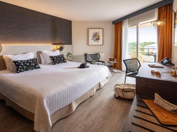 Hôtel Valdys Thalasso & Spa - les Pins : photo 1 de la chambre chambre supérieure avec balcon