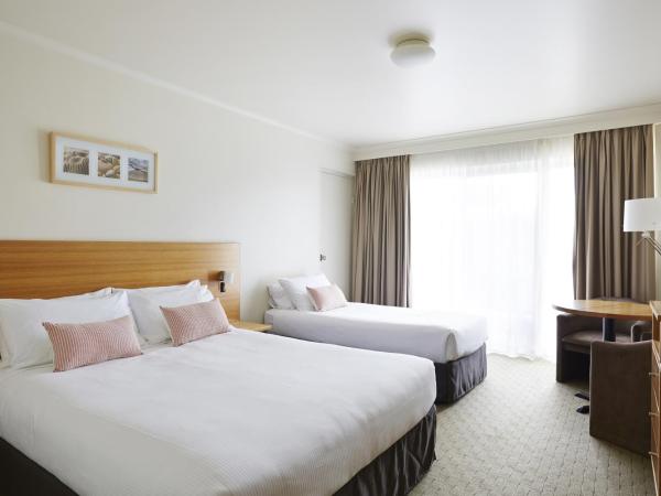 Bay Beach Motel : photo 2 de la chambre chambre triple avec balcon - rez-de-chaussée