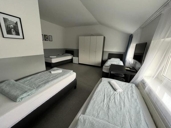 Grey Poznań Pokój z łazienką , Darmowy parking, Zameldowanie Bezobsługowe : photo 3 de la chambre chambre quadruple