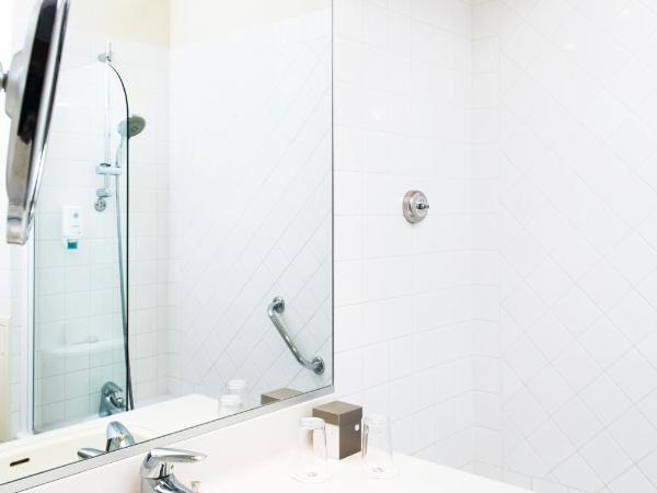 Résidence Valdys Thalasso & Spa - les Pins : photo 3 de la chambre studio (4 adultes) avec balcon