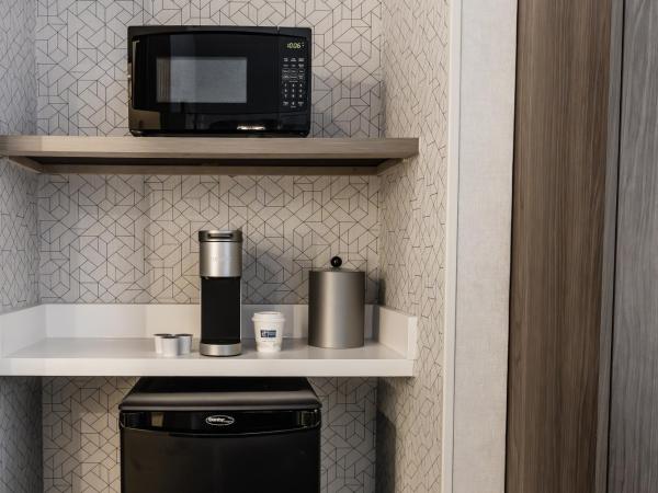 Holiday Inn Express Toronto-North York, an IHG Hotel : photo 7 de la chambre chambre standard