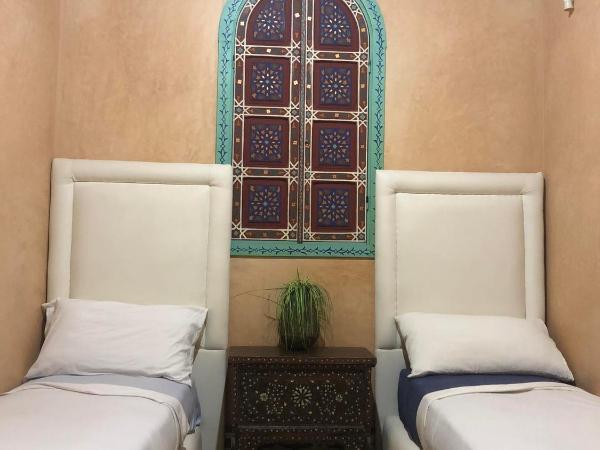 Riad Razoli Sidi Fateh : photo 2 de la chambre chambre lits jumeaux