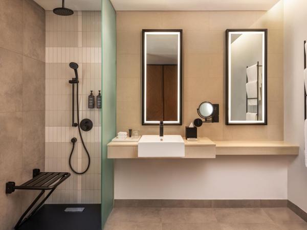 Sheraton Mall of the Emirates Hotel, Dubai : photo 5 de la chambre chambre lit king-size deluxe - vue sur ville