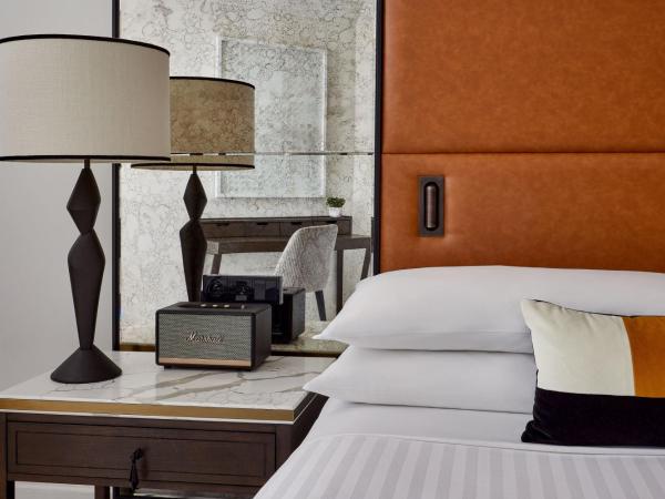 Paris Marriott Champs Elysees Hotel : photo 4 de la chambre chambre lit king-size - vue sur champs-lyses