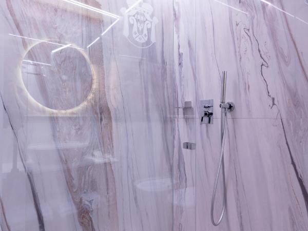 Lo Stemma Luxury Boutique Hotel : photo 5 de la chambre chambre lit king-size avec balcon