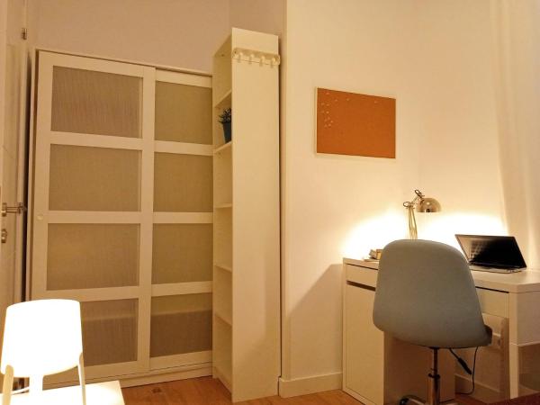 Far Home Plaza Mayor : photo 7 de la chambre chambre double ou lits jumeaux avec salle de bains commune