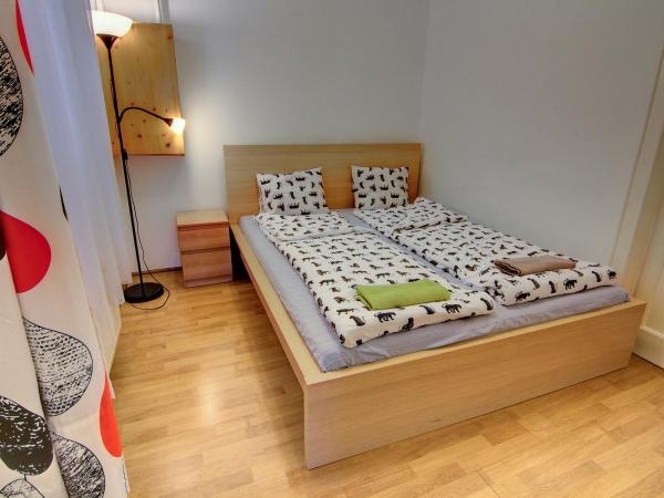 Pal's Hostel and Apartments : photo 4 de la chambre  chambre double avec salle de bains privative