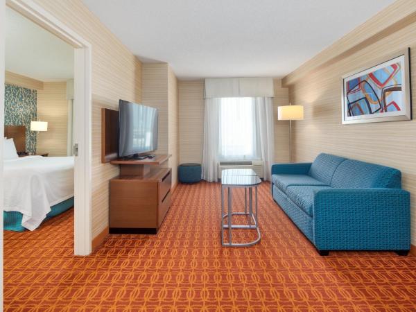 Fairfield Inn & Suites by Marriott Toronto Airport : photo 2 de la chambre suite exécutive 1 chambre avec kitchenette