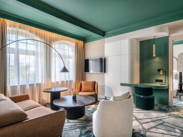 Rezydent Sopot MGallery Hotel Collection : photo 1 de la chambre executive suite with king bed and sofa