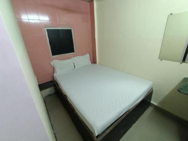 Hotel OVO Residency Near Masjid Bunder Railway Station : photo 3 de la chambre chambre double