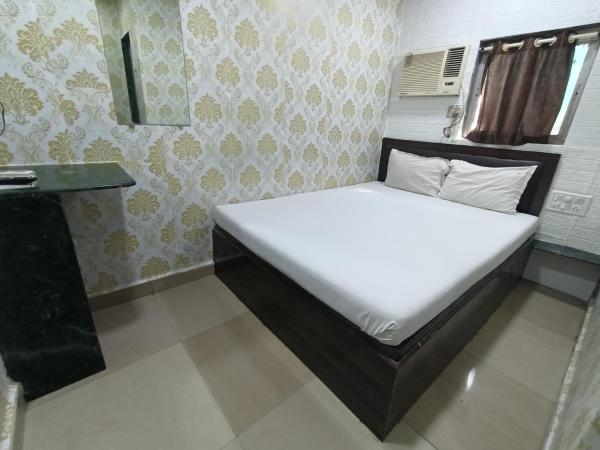 Hotel OVO Residency Near Masjid Bunder Railway Station : photo 5 de la chambre chambre double