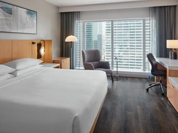 Delta Hotels by Marriott Toronto : photo 1 de la chambre chambre lit king-size