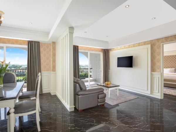 Grand Rohan Jogja : photo 3 de la chambre suite lit king-size avec balcon