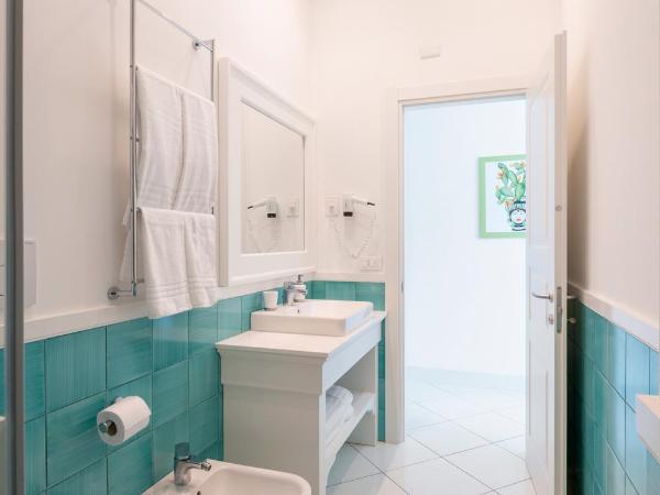 Duomo Guest House : photo 4 de la chambre chambre double ou lits jumeaux - vue sur ville