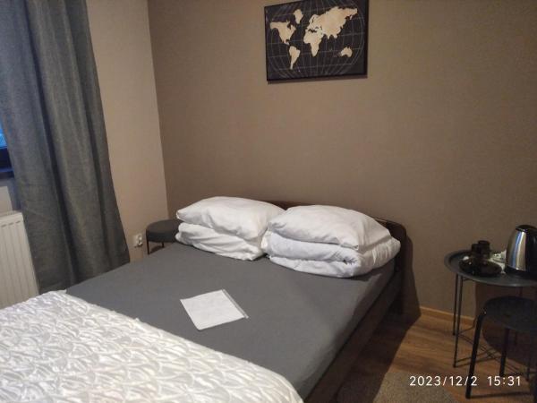 Hotelik rodzinny 365 pokoje z łazienkami : photo 7 de la chambre chambre double