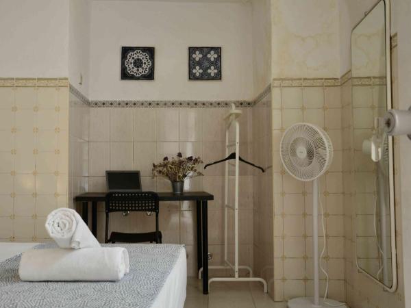 RIA Terrace : photo 5 de la chambre chambre double standard avec salle de bains commune