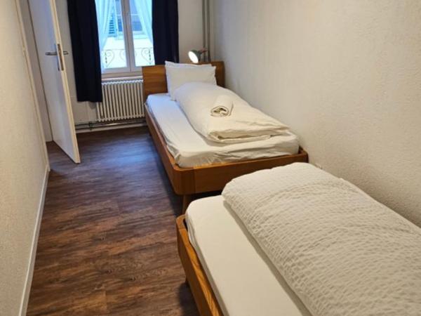 The Aarburg Hotel & Café : photo 4 de la chambre chambre familiale avec salle de bains privative