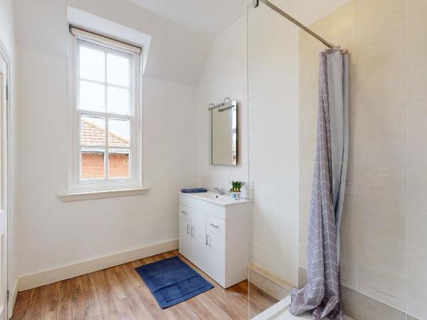 The Vicarage Tooting, SW17 : photo 3 de la chambre chambre double avec salle de bains privative