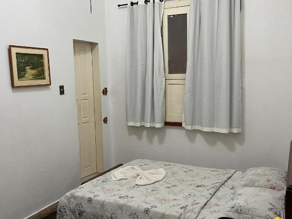 Aldeia Hostel : photo 1 de la chambre chambre double avec salle de bains privative