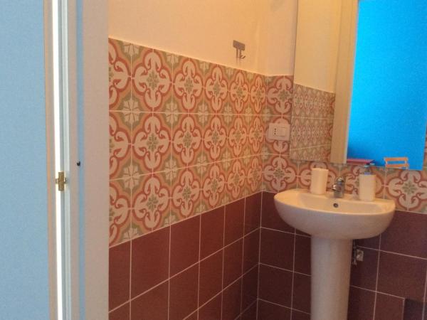 B&B Villa Italia : photo 10 de la chambre chambre double avec salle de bains privative