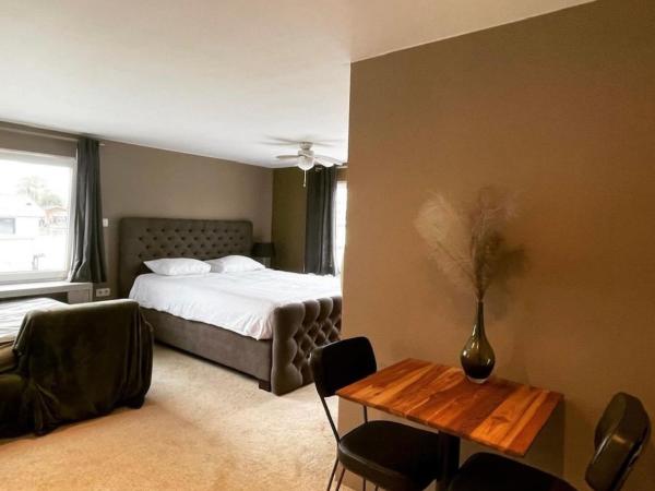 Amster Houseboat Bed without Breakfast : photo 2 de la chambre chambre lit king-size - vue sur lac