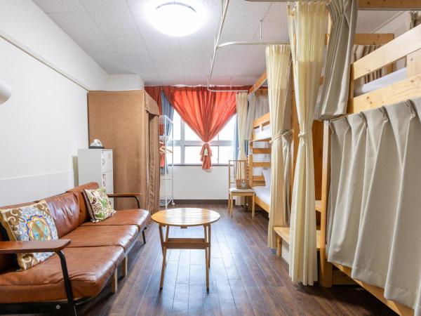 Almas Guest House(アルマス） : photo 3 de la chambre lit superposé dans dortoir pour femmes 