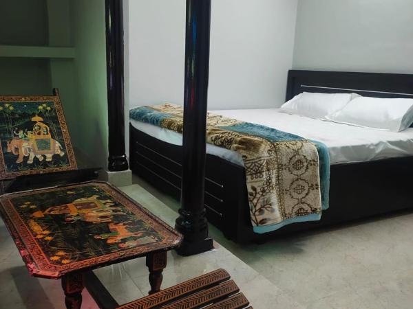 Pink City Backpackers : photo 5 de la chambre chambre double deluxe avec balcon