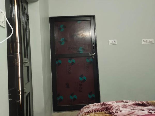 Pink City Backpackers : photo 3 de la chambre chambre double avec balcon