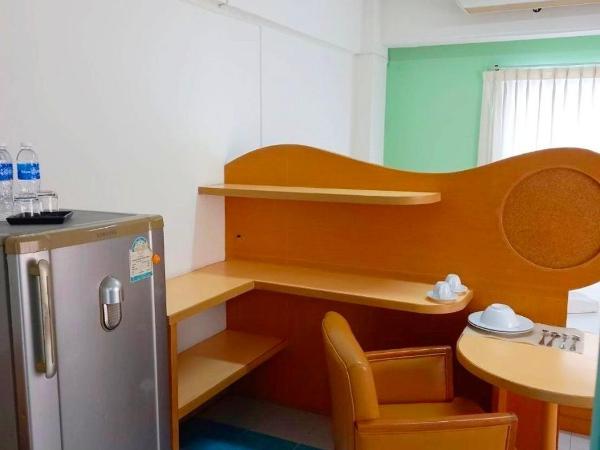 Mansion Sarasinee @ Chatuchak : photo 2 de la chambre chambre triple avec balcon