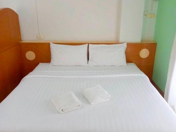 Mansion Sarasinee @ Chatuchak : photo 4 de la chambre chambre triple avec balcon