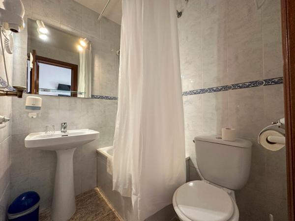 Pensión Recogidas : photo 9 de la chambre chambre double avec salle de bains privative