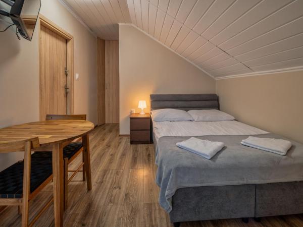 Zielony Zakątek Karpacz Apartamenty : photo 1 de la chambre chambre double avec balcon