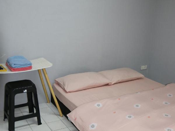 Swanling Kuching : photo 3 de la chambre chambre lit queen-size avec salle de bains commune