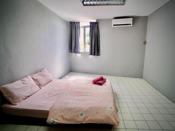 Swanling Kuching : photo 4 de la chambre chambre lit queen-size avec salle de bains commune
