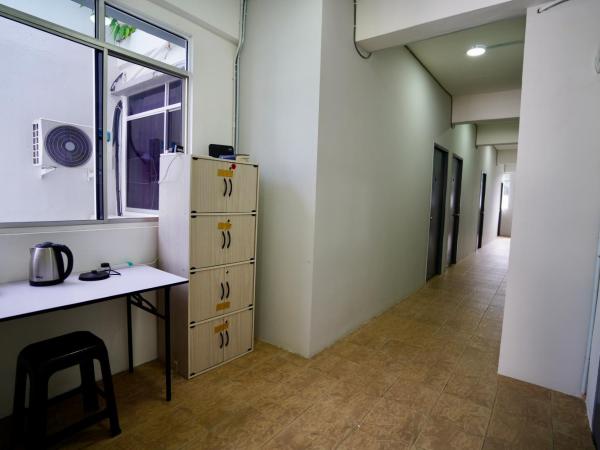 Swanling Kuching : photo 10 de la chambre chambre lit queen-size avec salle de bains commune