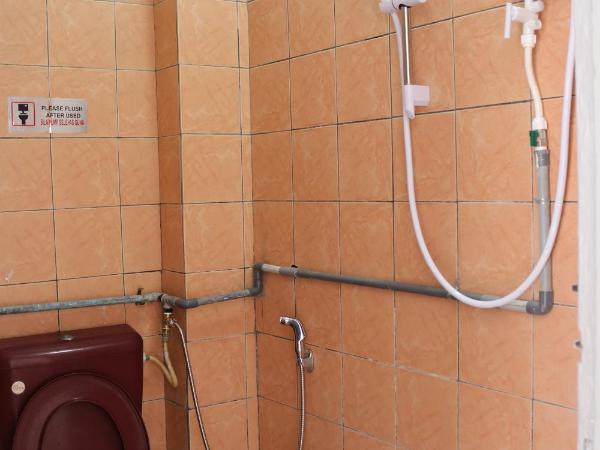 Swanling Kuching : photo 8 de la chambre chambre lits jumeaux avec salle de bains commune