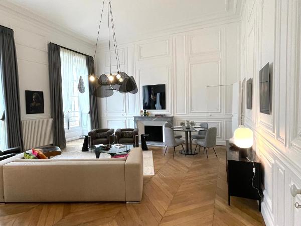 Appartement Charles Le Brun, Face au Château de Versailles, avec parking privé : photo 3 de la chambre appartement deluxe