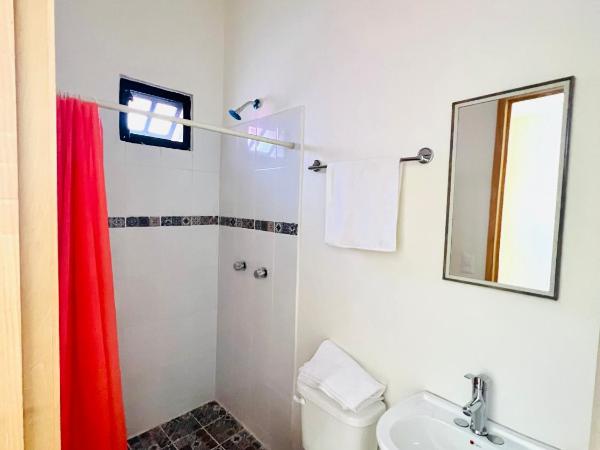 Habitación privada CASA ALCALDE ALOJAMIENTO Guadalajara Centro : photo 1 de la chambre chambre double avec salle de bains privative