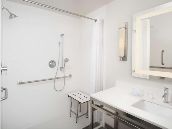 Hilton Garden Inn San Antonio Downtown Riverwalk : photo 4 de la chambre queen room with two queen beds - mobility and hearing access