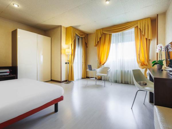 JR Hotels Bologna Amadeus : photo 4 de la chambre chambre double standard