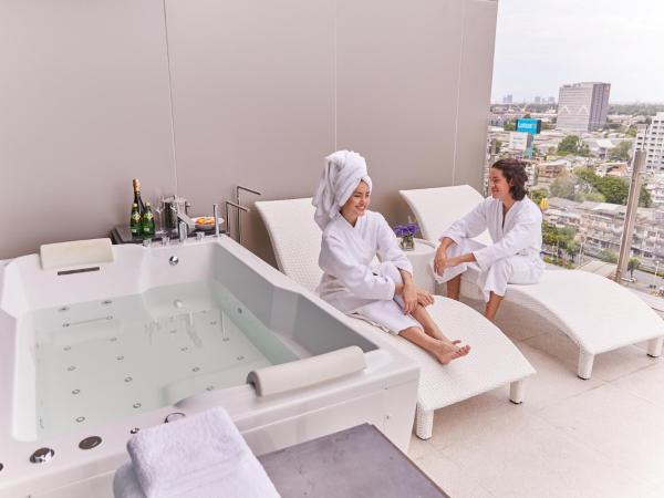 Valia Hotel Bangkok : photo 8 de la chambre suite valia avec accès au salon club