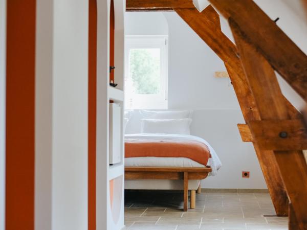 MAISON CISTUS - Maison d'hôtes de charme - Suites et gîte avec terrasses privées - Proche de Sarlat, au coeur de la Nature : photo 4 de la chambre chambre double ou lits jumeaux supérieure avec terrasse