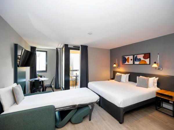 Staycity Aparthotels Marseille Centre Vieux Port : photo 2 de la chambre studio accessible aux personnes  mobilit rduite (3adultes)